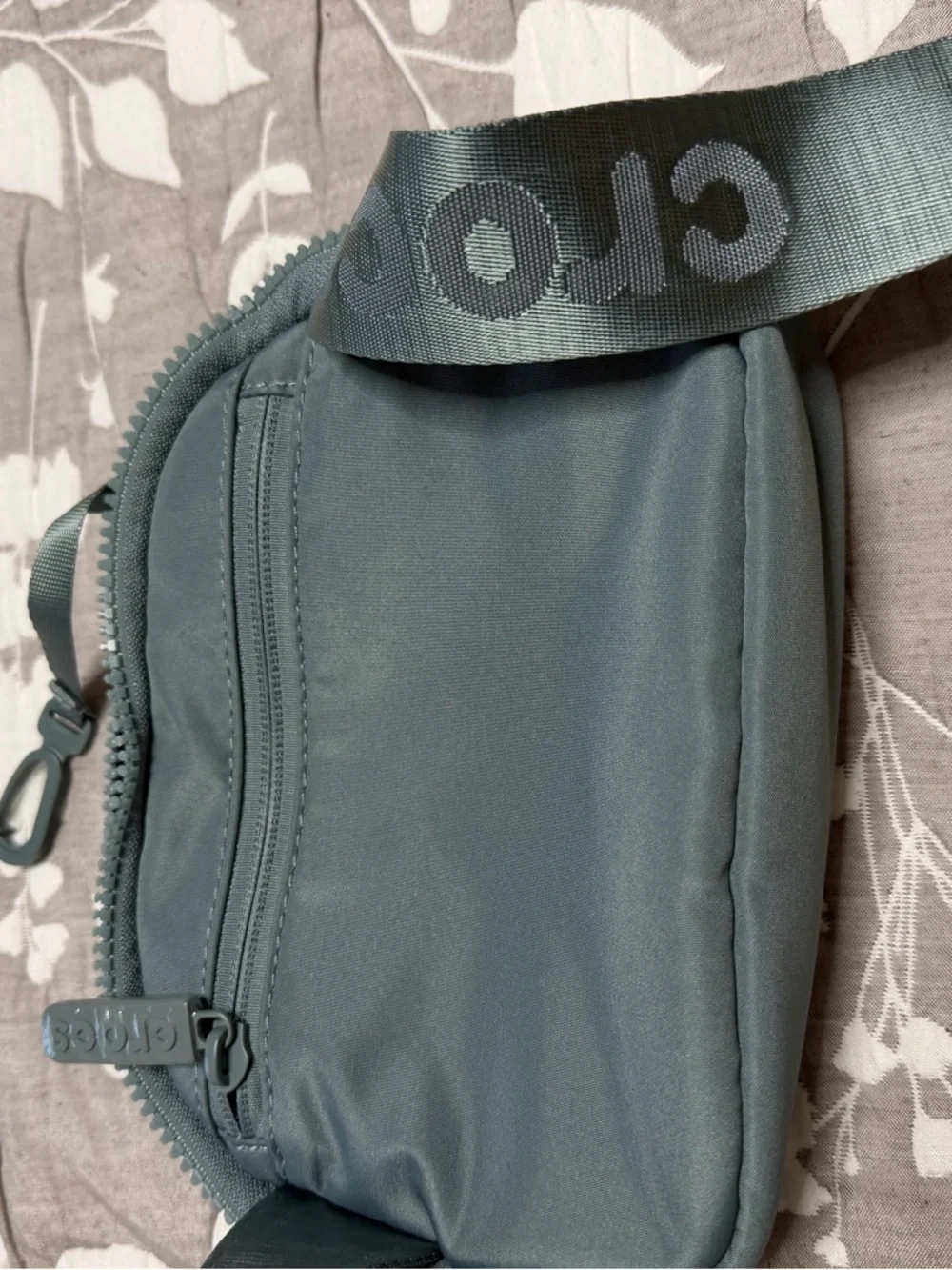 CROCS Slate Gray (Pond) Vent Hole Belt Bag - Picture 2 of 3